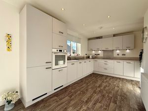 Photo 10- click for photo gallery